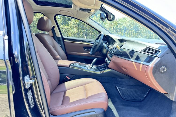 Used BMW 5 Series 2014 520i Elegant Edition Interior 8