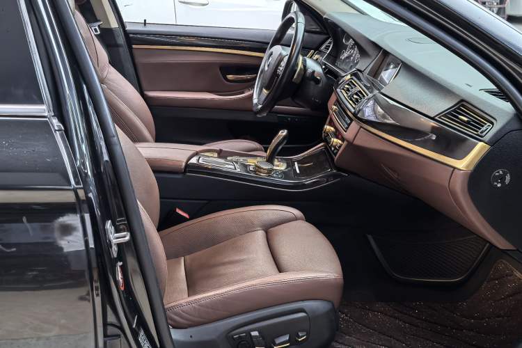 Used BMW 5 Series 2014 535Li Leading Model Interior 9