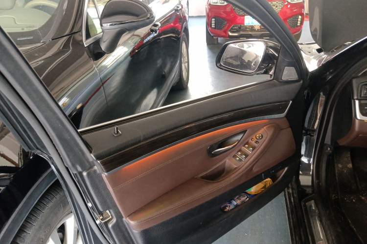 Used BMW 5 Series 2014 525Li Luxury Design Package Left Front Door Interior