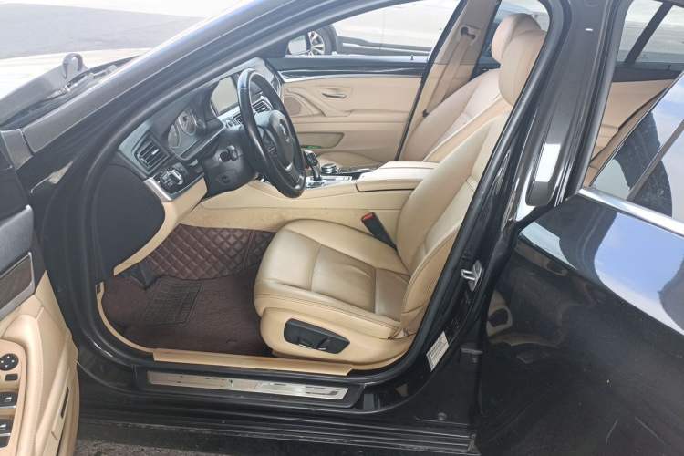 Used BMW 5 Series 2014 525Li Luxury Design Package Left Front Seat