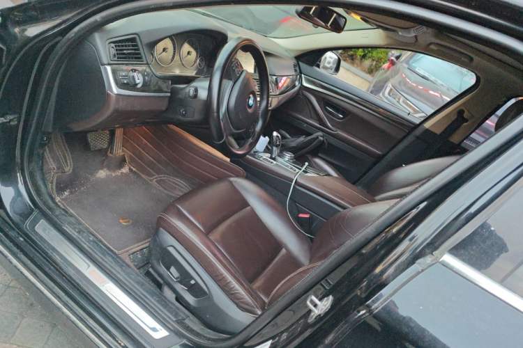 Used BMW 5 Series 2014 525Li Luxury Design Package Left Front Seat