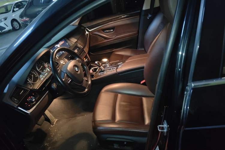 Used BMW 5 Series 2014 525Li Luxury Design Package Left Front Seat
