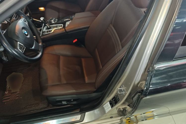 Used BMW 5 Series 2014 525Li Luxury Design Package Left Front Seat
