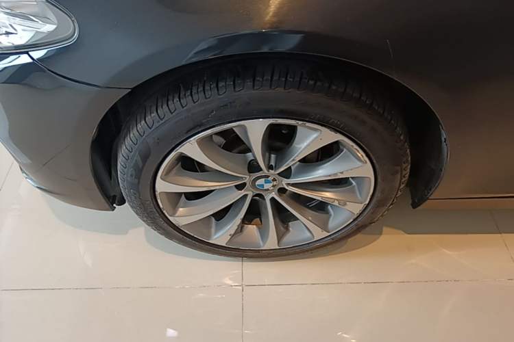 Used BMW 5 Series 2014 528Li xDrive Premium Edition Left Front Wheel Hub