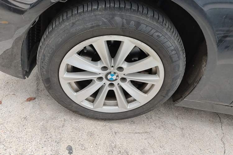 Used BMW 5 Series 2014 520Li Elegant Model Left Front Wheel Hub
