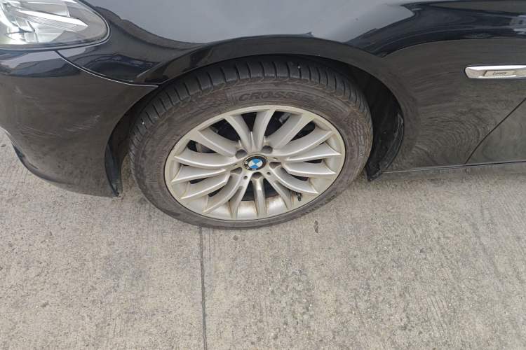 Used BMW 5 Series 2014 525Li Luxury Design Package Left Front Wheel Hub