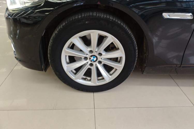 Used BMW 5 Series 2014 520Li Elegant Model Left Front Wheel Hub