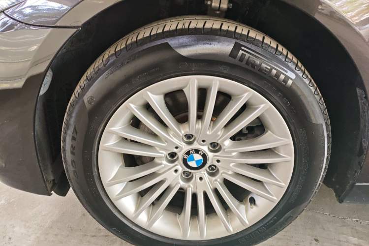 Used BMW 5 Series 2014 525Li Leading Model Left Front Wheel Hub