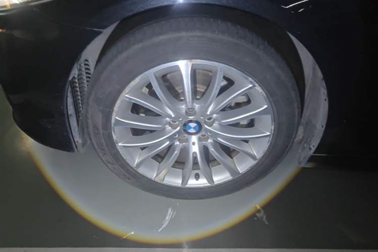 Used BMW 5 Series 2014 525Li Luxury Design Package Left Front Wheel Hub