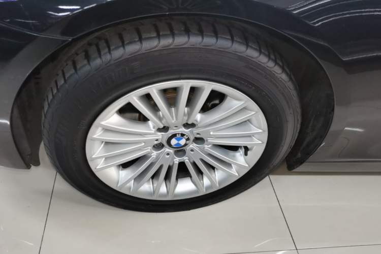 Used BMW 5 Series 2014 525Li Leading Model Left Front Wheel Hub