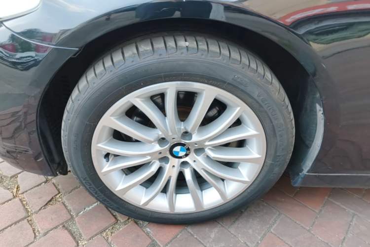 Used BMW 5 Series 2014 525Li Luxury Design Package Left Front Wheel Hub