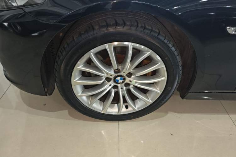 Used BMW 5 Series 2014 525Li Luxury Design Package Left Front Wheel Hub