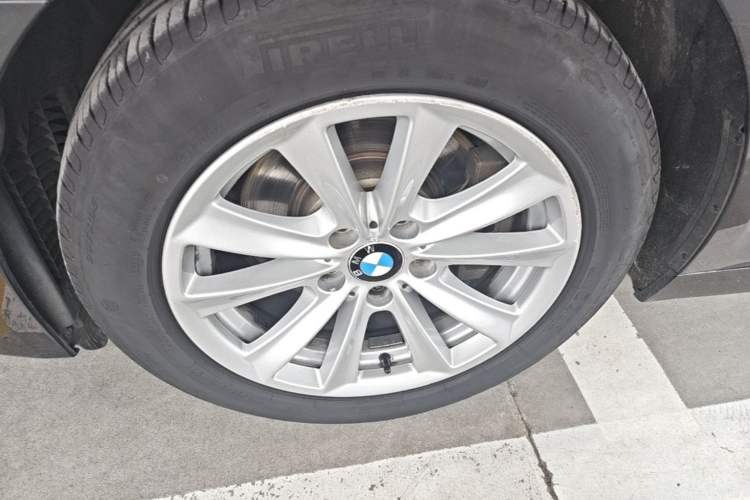 Used BMW 5 Series 2014 520Li Elegant Model Left Front Wheel Hub