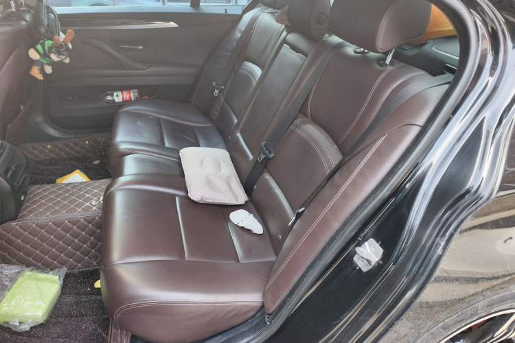 Used BMW 5 Series 2014 525Li Luxury Design Package Left Rear Seat