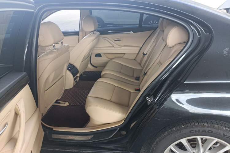 Used BMW 5 Series 2014 525Li Luxury Design Package Left Rear Seat