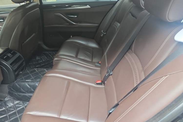 Used BMW 5 Series 2014 525Li Luxury Design Package Left Rear Seat