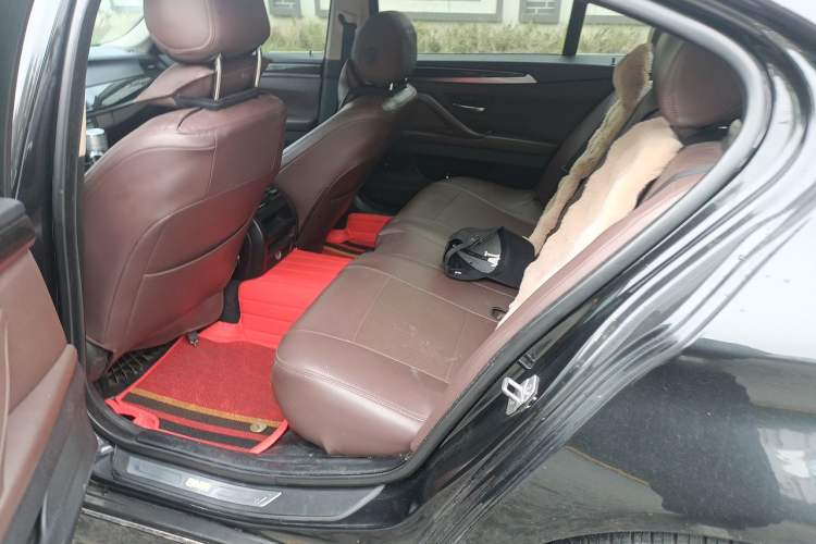 Used BMW 5 Series 2014 525Li Luxury Design Package Left Rear Seat