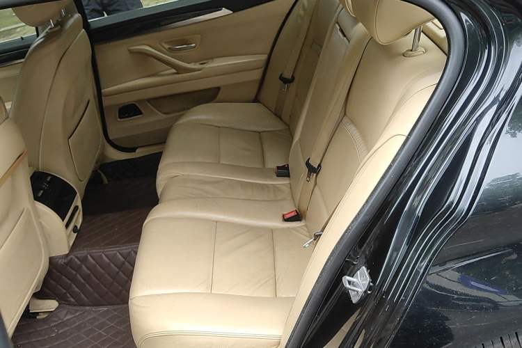 Used BMW 5 Series 2014 525Li Luxury Design Package Left Rear Seat