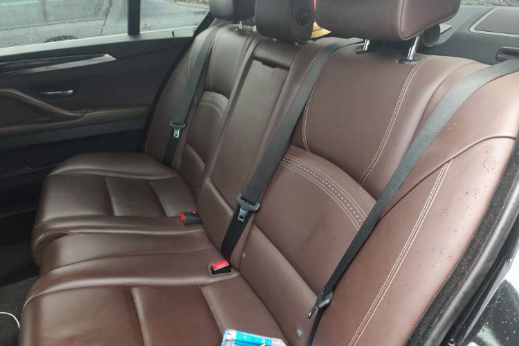 Used BMW 5 Series 2014 525Li Luxury Design Package Left Rear Seat