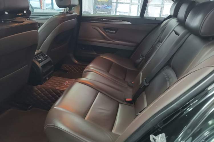 Used BMW 5 Series 2014 525Li Luxury Design Package Left Rear Seat