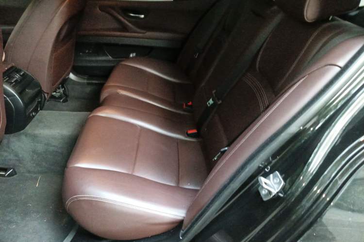 Used BMW 5 Series 2014 525Li Luxury Design Package Left Rear Seat