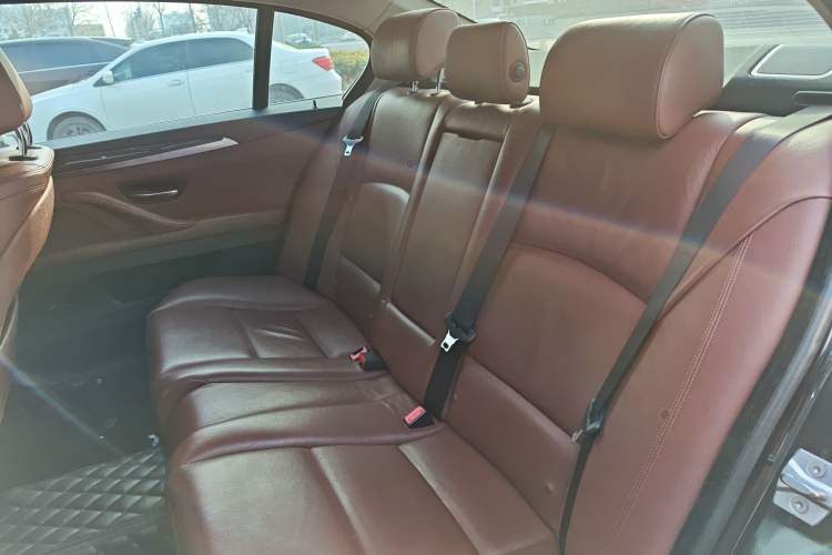 Used BMW 5 Series 2014 528Li xDrive Premium Edition Left Rear Seat