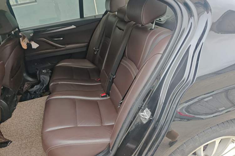 Used BMW 5 Series 2014 525Li Luxury Design Package Left Rear Seat