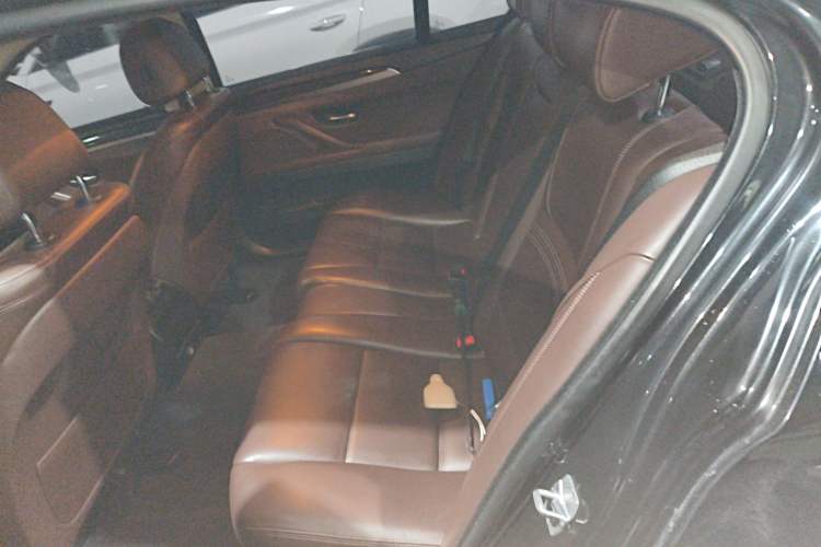 Used BMW 5 Series 2014 525Li Luxury Design Package Left Rear Seat