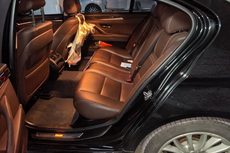 Used BMW 5 Series 2014 525Li Luxury Design Package Left Rear Seat