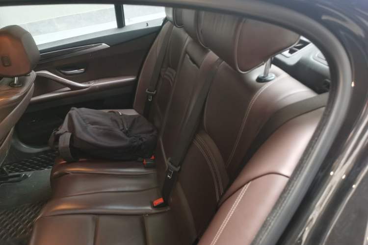 Used BMW 5 Series 2014 525Li Luxury Design Package Left Rear Seat