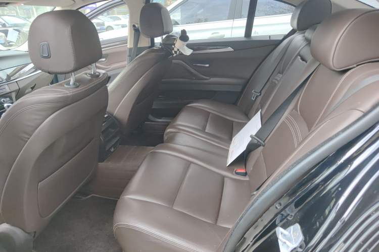 Used BMW 5 Series 2014 525Li Luxury Design Package Left Rear Seat