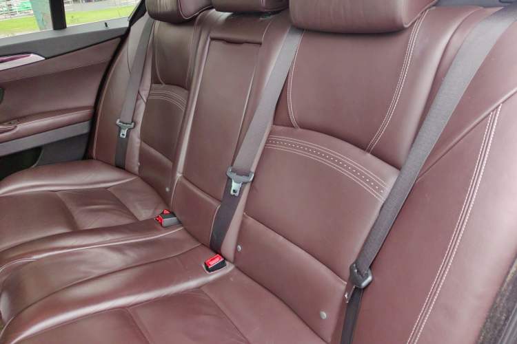 Used BMW 5 Series 2014 525Li Luxury Design Package Left Rear Seat