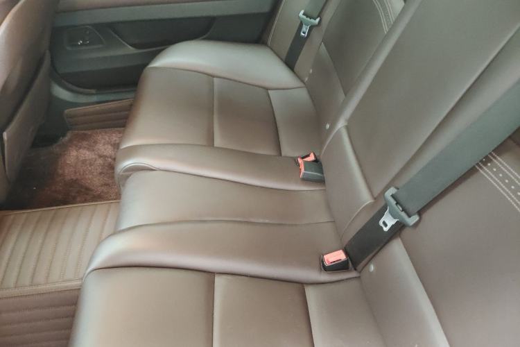 Used BMW 5 Series 2014 525Li Luxury Design Package Left Rear Seat