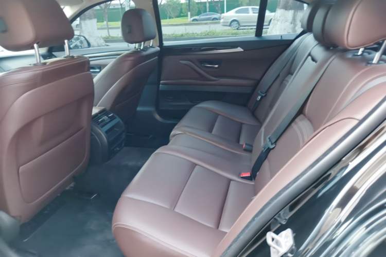 Used BMW 5 Series 2014 525Li Luxury Design Package Left Rear Seat