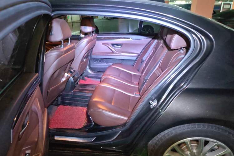 Used BMW 5 Series 2014 525Li Luxury Design Package Left Rear Seat