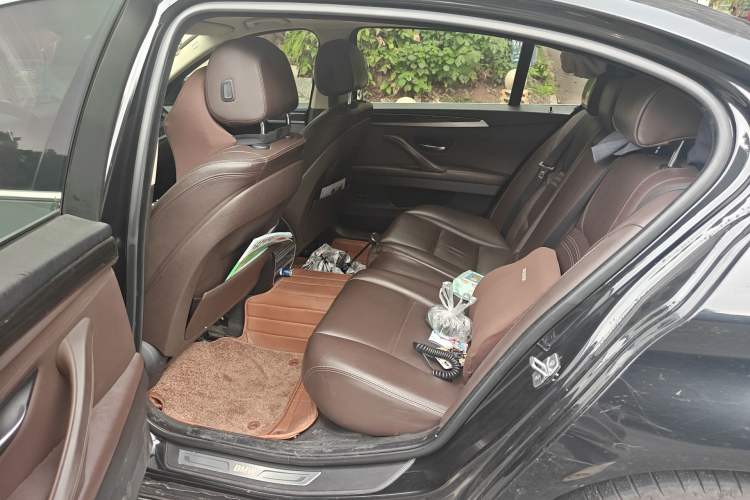 Used BMW 5 Series 2014 525Li Luxury Design Package Left Rear Seat