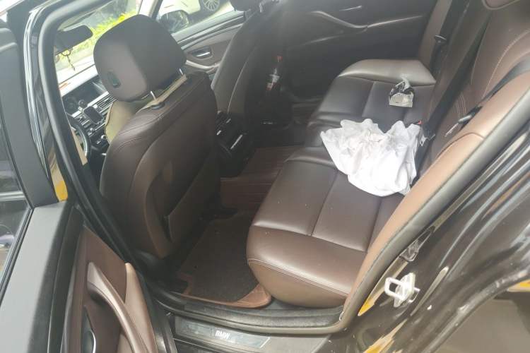Used BMW 5 Series 2014 525Li Luxury Design Package Left Rear Seat