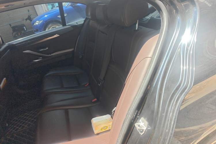 Used BMW 5 Series 2014 525Li Luxury Design Package Left Rear Seat