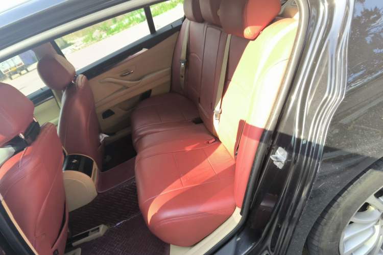 Used BMW 5 Series 2014 525Li Luxury Design Package Left Rear Seat