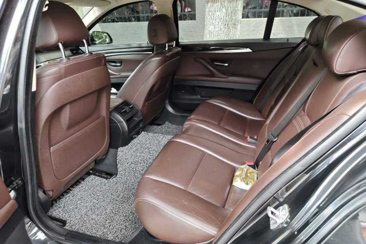 Used BMW 5 Series 2014 525Li Luxury Design Package Left Rear Seat