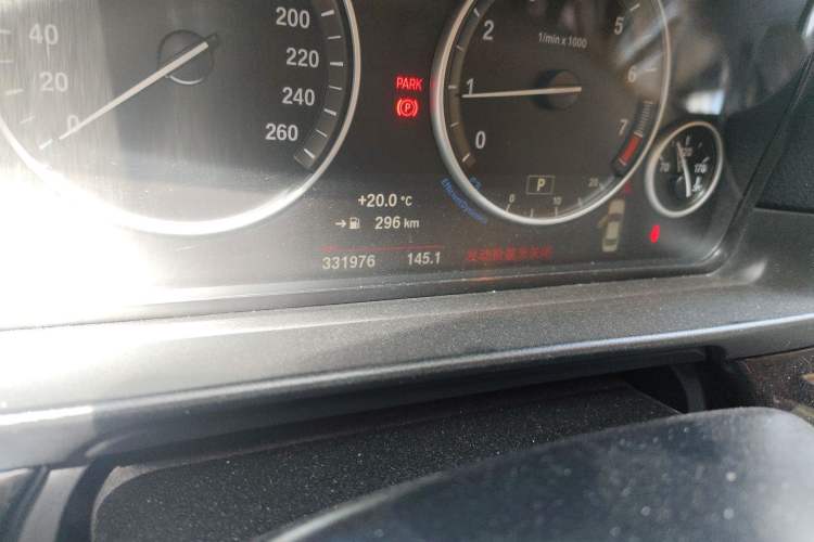 Used BMW 5 Series 2014 525Li Leading Model Odometer Close Up