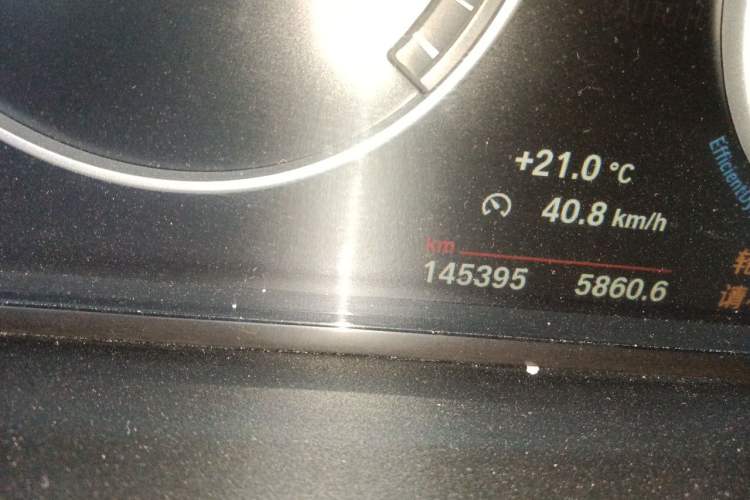 Used BMW 5 Series 2014 525Li Leading Model Odometer Close Up