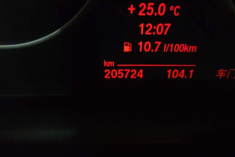 Used BMW 5 Series 2014 520Li Elegant Model Odometer Close Up