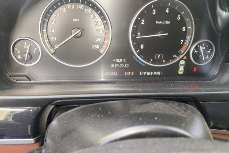 Used BMW 5 Series 2014 520Li Elegant Model Odometer Close Up