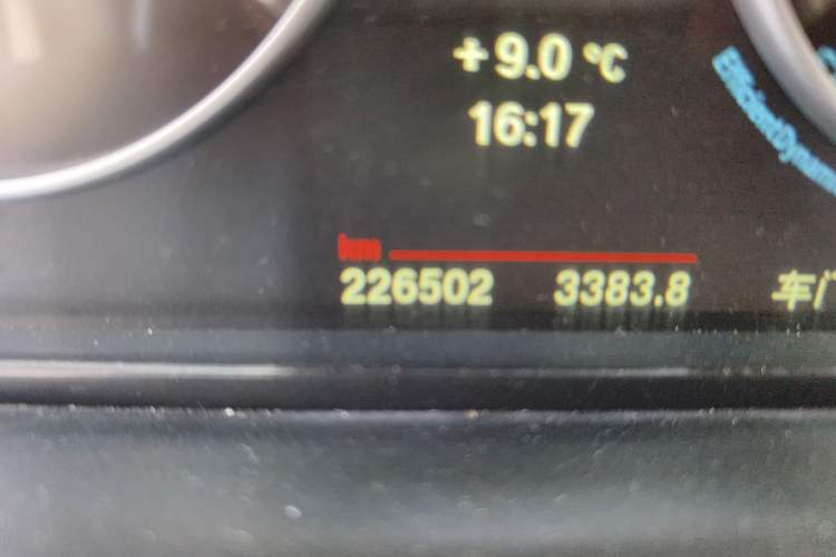 Used BMW 5 Series 2014 525Li Luxury Design Package Odometer Close Up