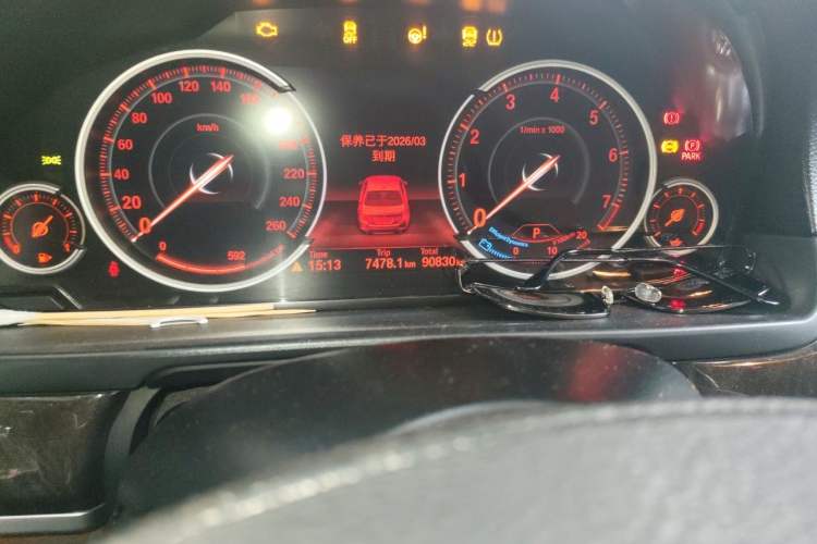 Used BMW 5 Series 2014 525Li Leading Model Odometer Close Up