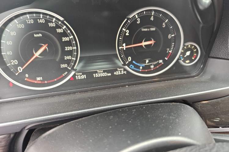 Used BMW 5 Series 2014 525Li Luxury Design Package Odometer Close Up