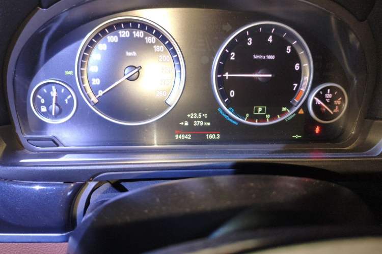 Used BMW 5 Series 2014 520Li Elegant Model Odometer Close Up