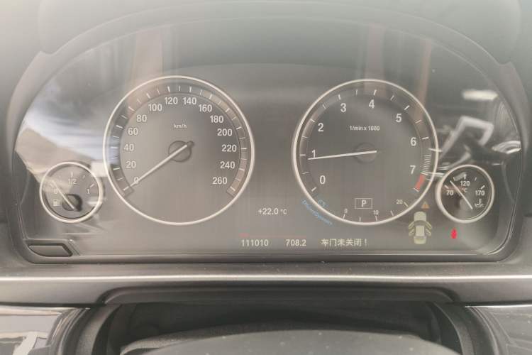 Used BMW 5 Series 2014 520Li Elegant Model Odometer Close Up