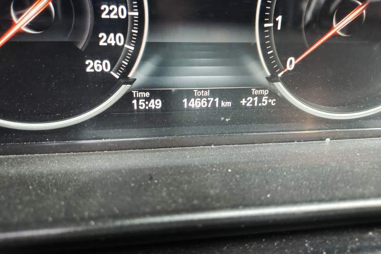 Used BMW 5 Series 2014 525Li Luxury Design Package Odometer Close Up